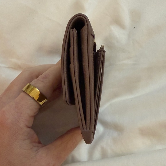 Kate Spade Chocolate Card Holder with Gold Ring - Picture 6 of 9